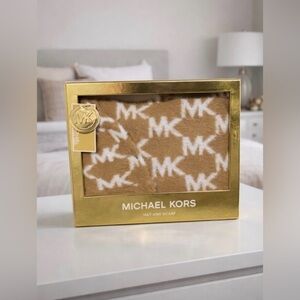 Michael Kors Logo Knit Hat & Scarf Gift Set – Brown/White – Brand New in Box